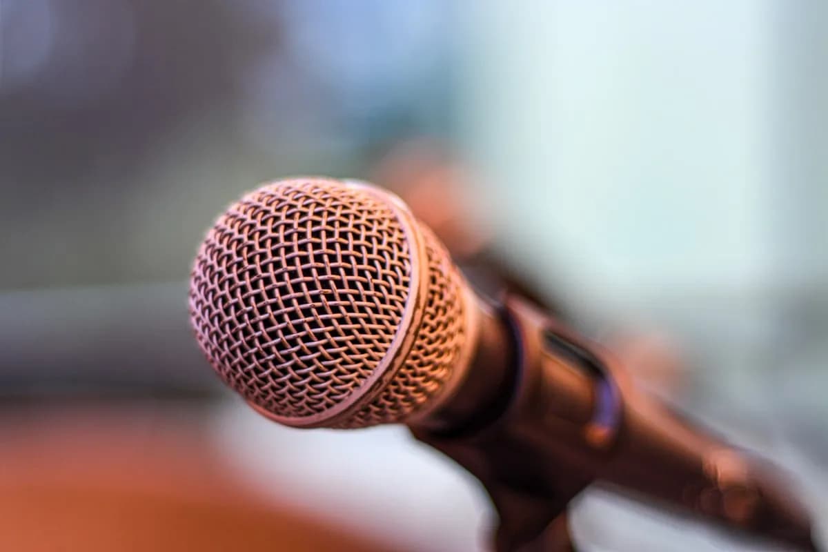 Cover Image for Chatbot Brand Voice: How to Sound Like Your Business