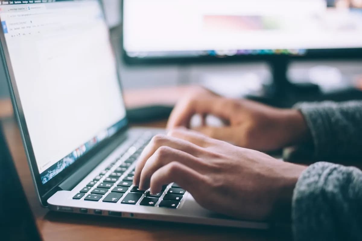 Cover Image for Chatbot Prompt Engineering: Templates, Tips, and Common Mistakes